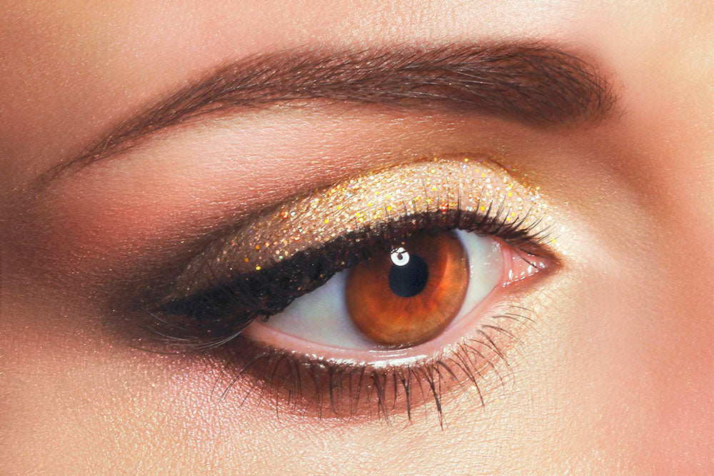 Comment s’épiler les sourcils avec des faux cils magnétiques 